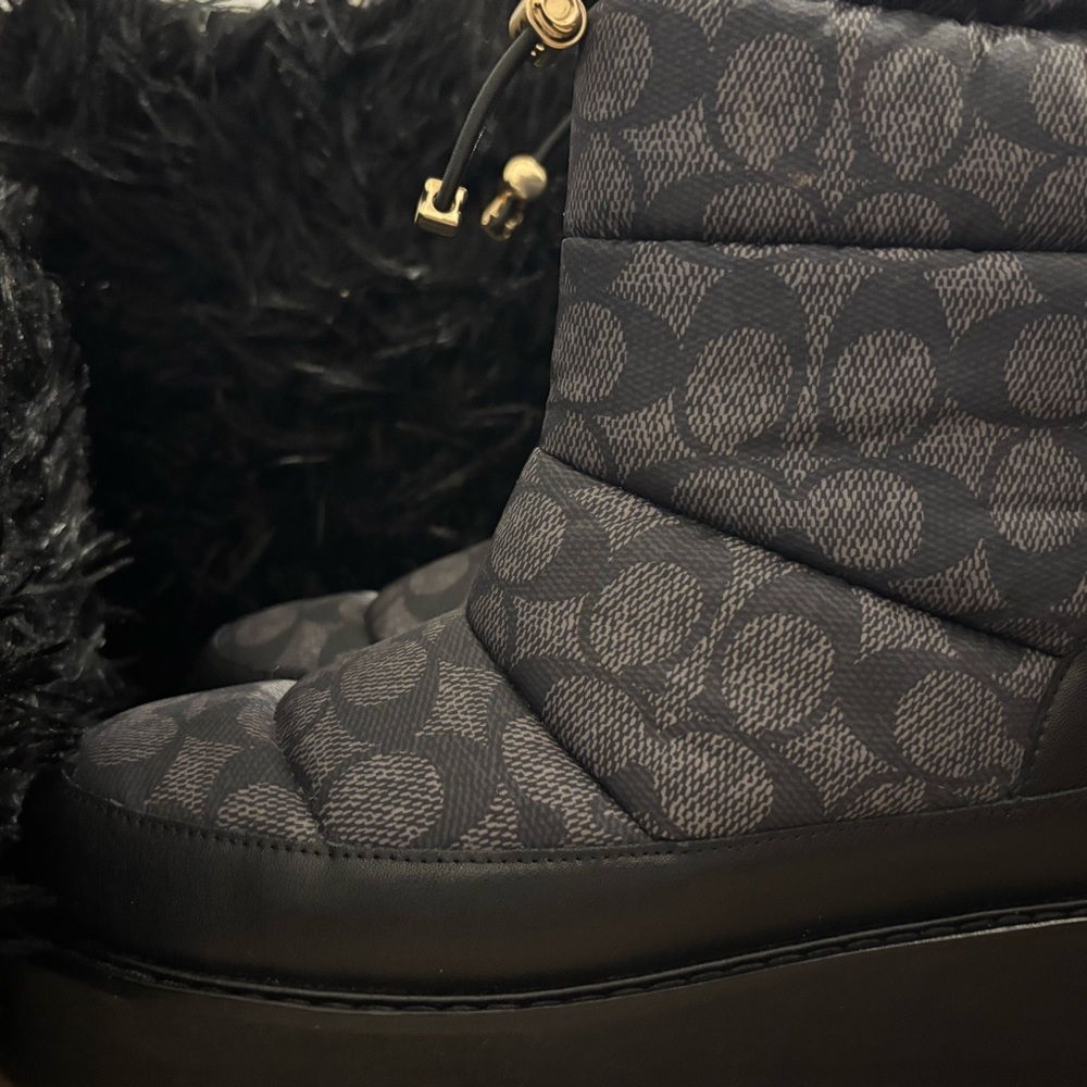 Black and Grey luxery Coach boots